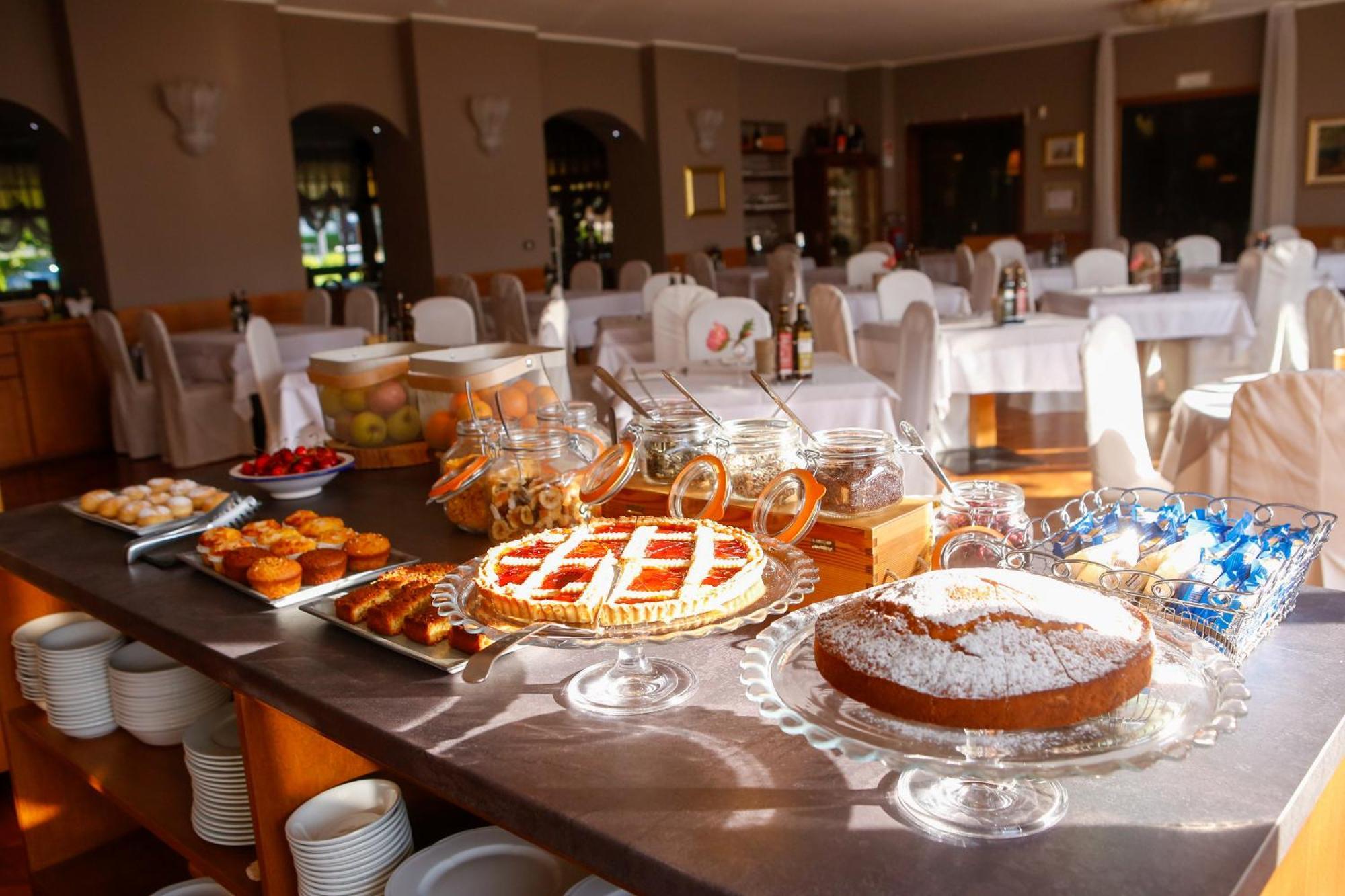 Hotel Lido Pieve Di Ledro Ngoại thất bức ảnh