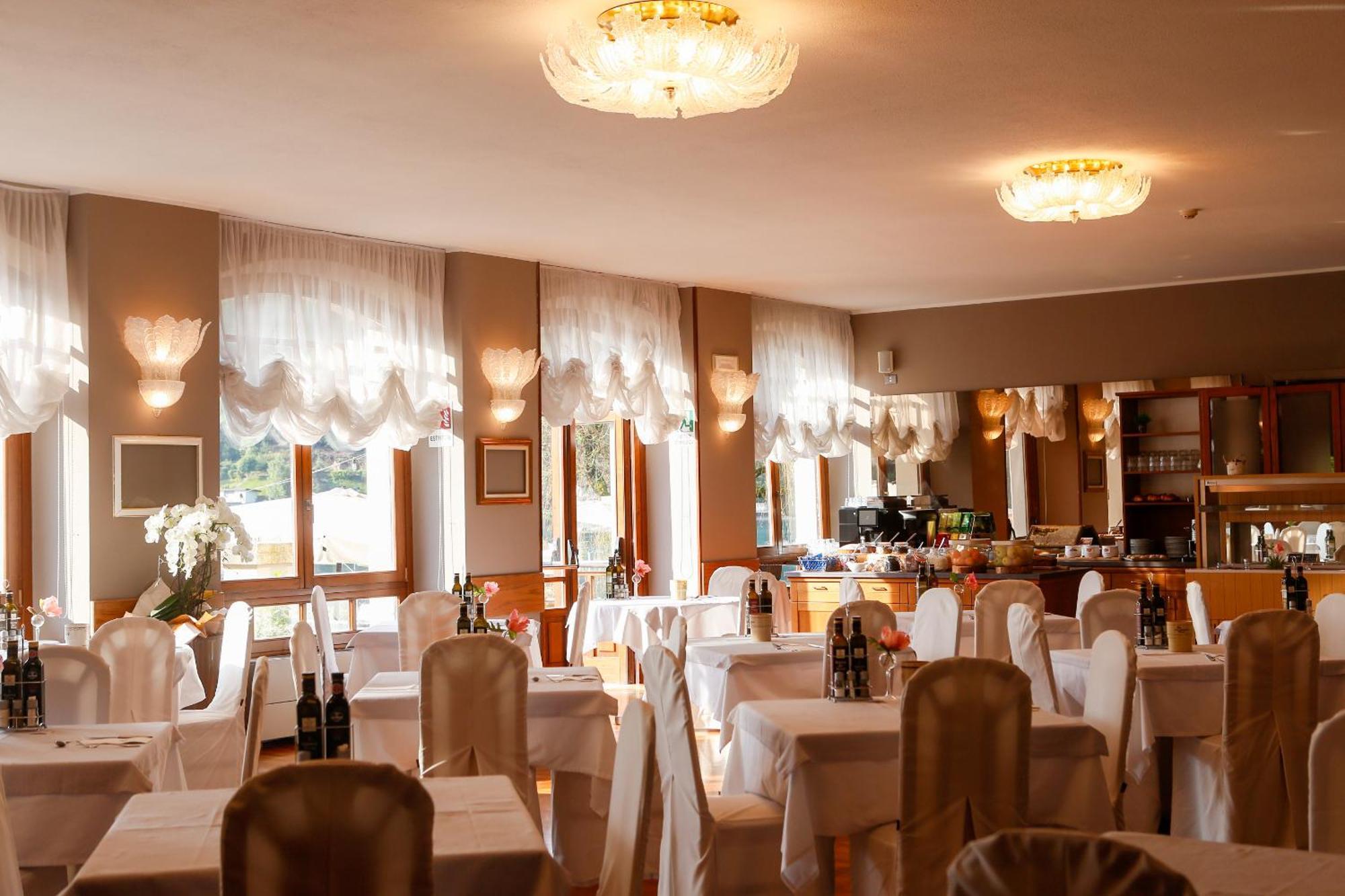 Hotel Lido Pieve Di Ledro Ngoại thất bức ảnh