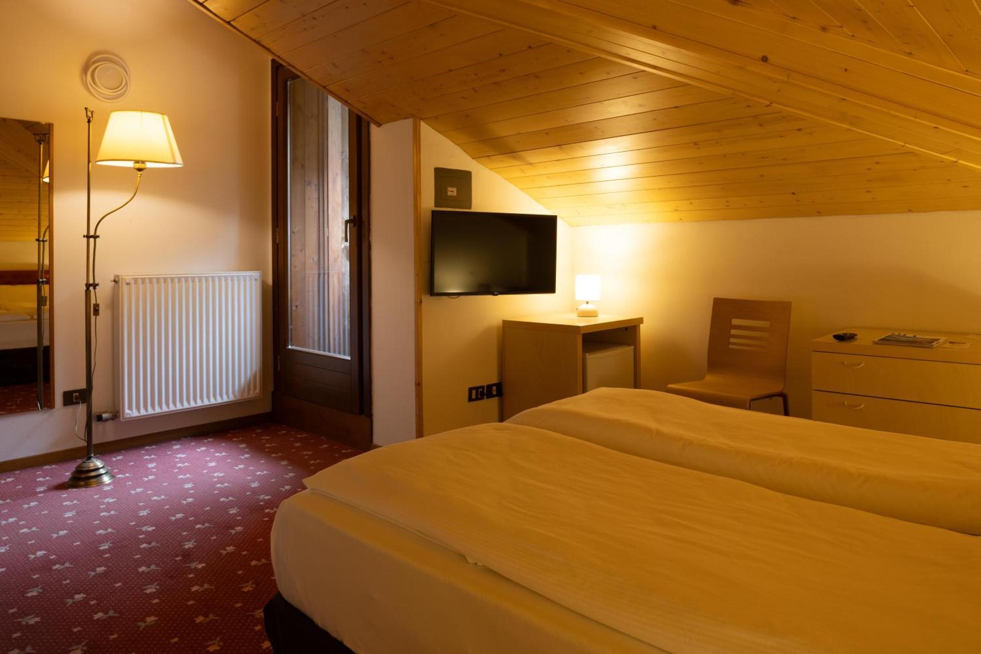 Hotel Lido Pieve Di Ledro Ngoại thất bức ảnh